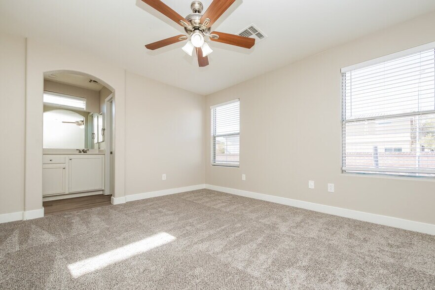 Building Photo - 10385 Adrianna Ave