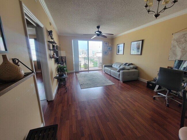 Building Photo - 616 Clearwater Park Rd