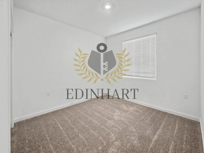 Building Photo - 1820 Klamath Rd S