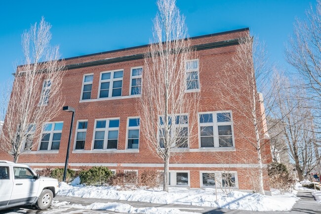 Building Photo - 1251 Congress St