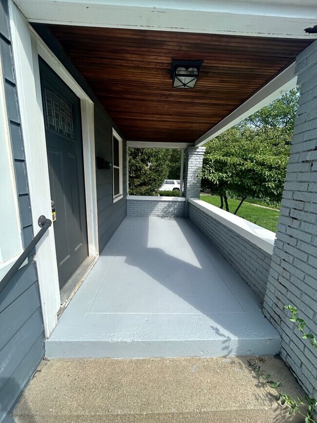 Building Photo - 1543 Gladstone Dr SE