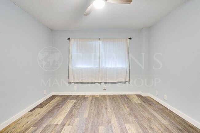 Building Photo - Charming Beachside 1-Bedroom Condo – Available Now