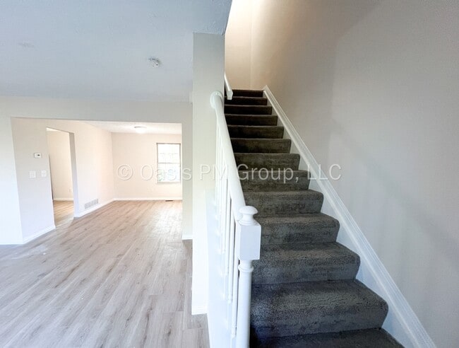Building Photo - 1449 Valley Dr