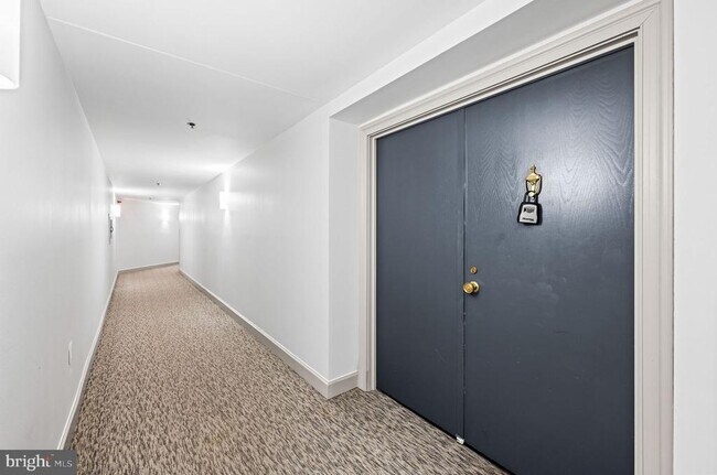 Building Photo - 1301 N Courthouse Rd