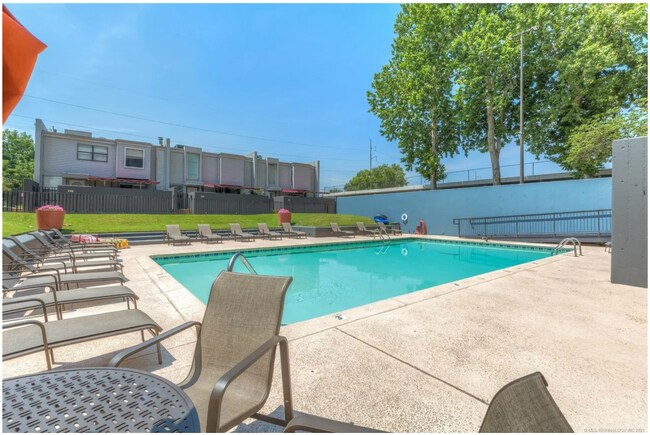 Building Photo - Downtown Tulsa High-Rise Living with Incredible Views and Utilities Included!