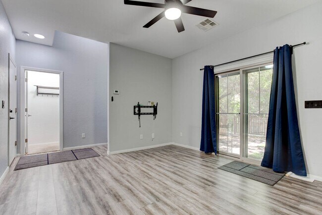 Building Photo - 7724 Vibrant Threads Ct