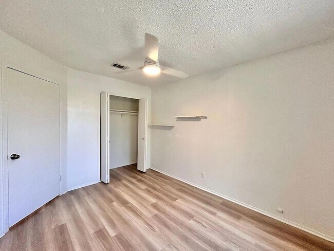 Building Photo - 806 Minturn Ln