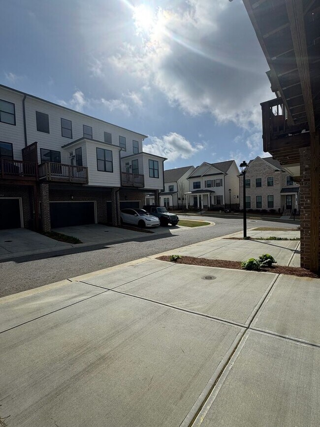 Building Photo - Charming 3BR Townhome in Buford