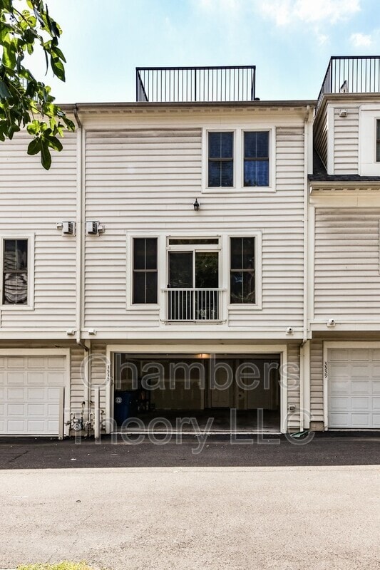 Building Photo - 3537 S Four Mile Run Dr