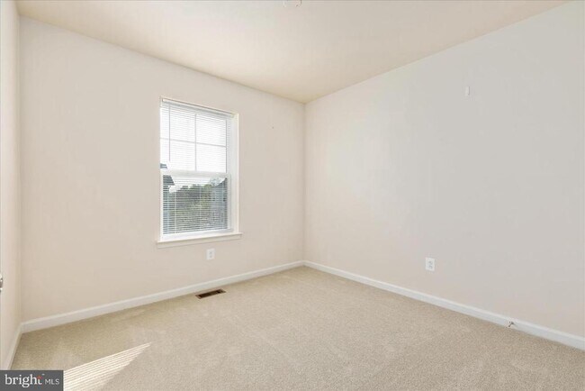 Building Photo - 109 Splendor Gdn Wy