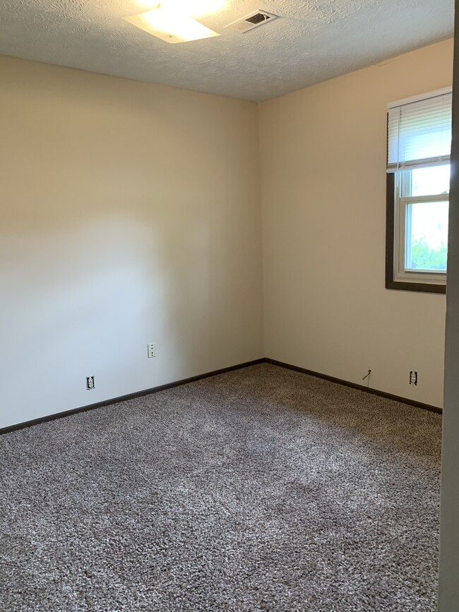 Building Photo - 1249 Green Valley Dr