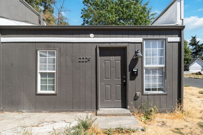 Building Photo - 2229 E Boone Ave