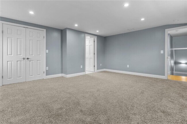 Building Photo - 10 Cooke Pl