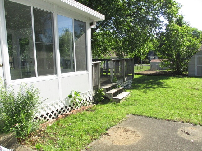 Building Photo - 3 Bedroom Pet Friendly Home For Rent!