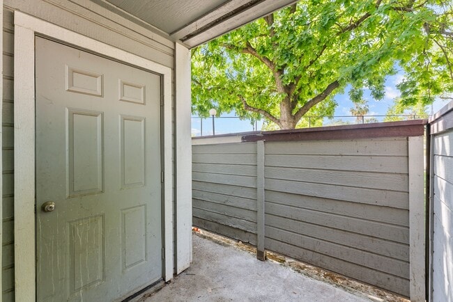 Building Photo - 2 Bedroom 2 Bathroom Condo in Citrus Heights