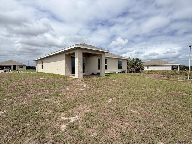 Building Photo - 513 Ella Jean Pl