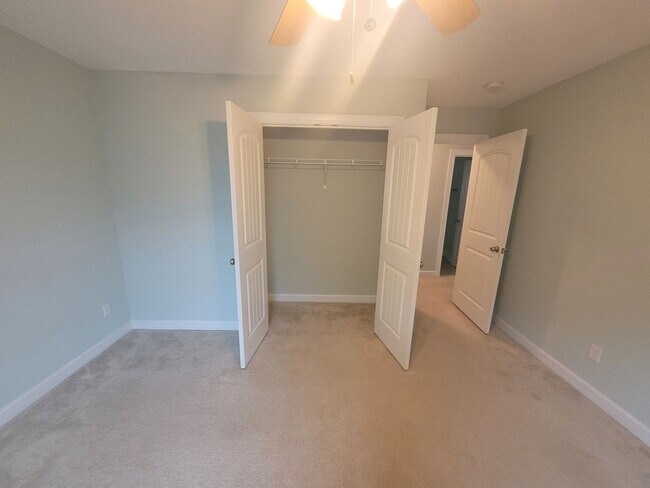 Building Photo - Stunning 4 Bedroom, 2.5 Bath Home Just 3 Blocks to Chesapeake Bay