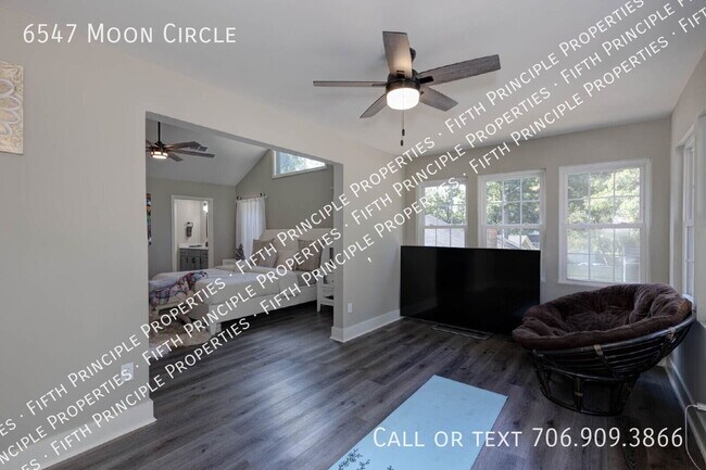 Building Photo - 6547 Moon Cir