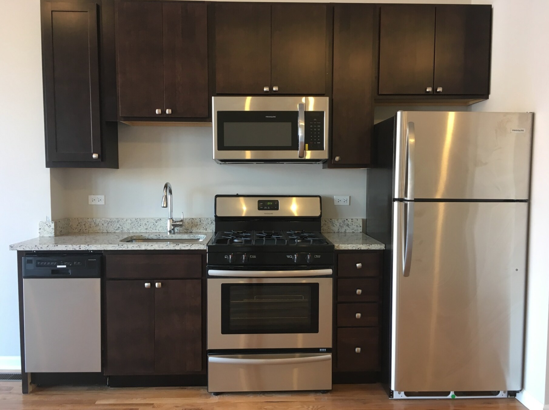 Building Photo - 3123 W Lawrence Ave