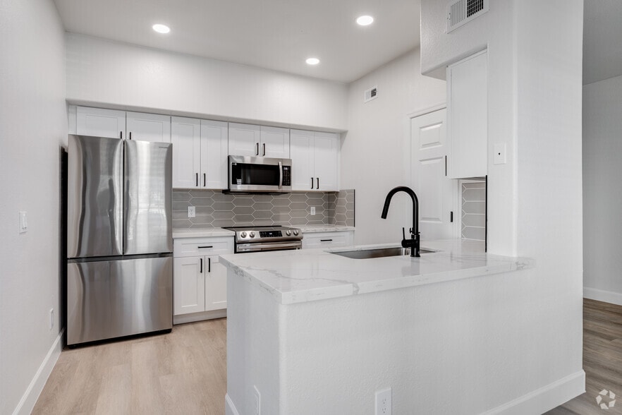 1BR, 1BA - 760SF - Haven at Towne Center