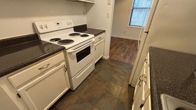 Building Photo - 348 N Newstead Ave