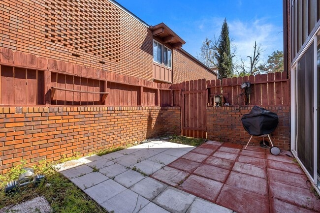 Building Photo - 220 Belmont Rd