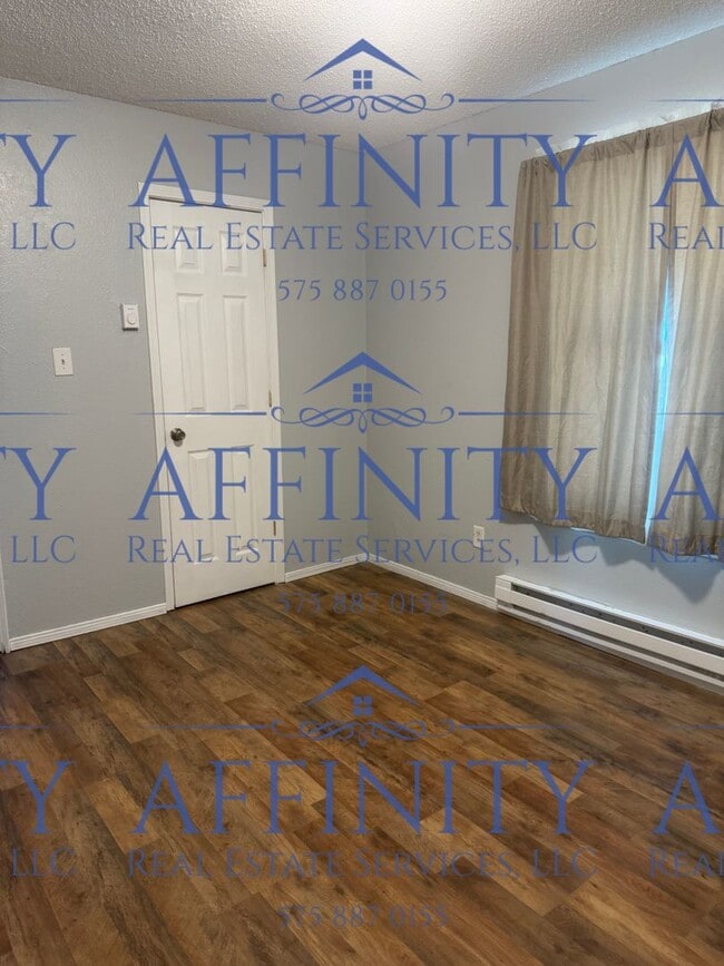 Building Photo - 2 Bedroom Home