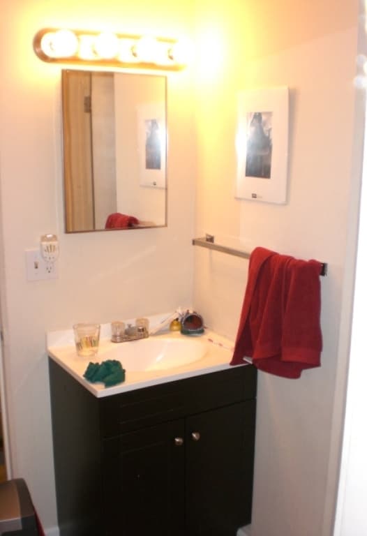 Bathroom - The Wyndham