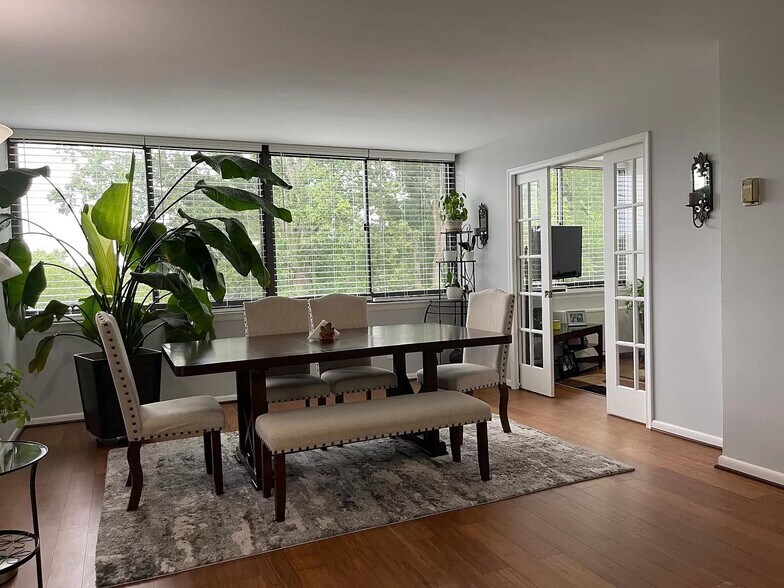 Building Photo - 600 Roosevelt Blvd
