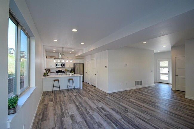 Building Photo - New South Hills Duplex Stunner!