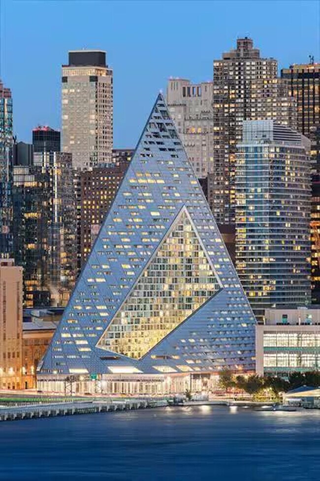 Building Photo - 625W W 57th St