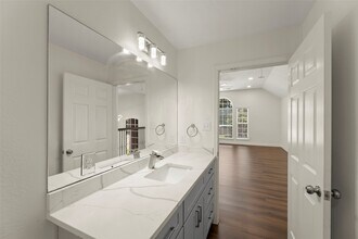 Building Photo - 15006 Sapling Oak Ct