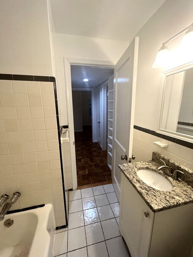 Building Photo - 6701 W Wakefield Dr