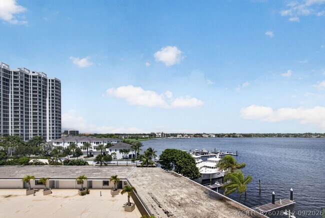 Building Photo - 1208 Marine Way W