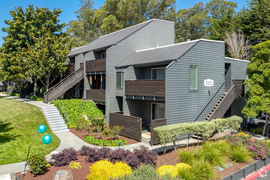 Primary Photo - The Hilltop