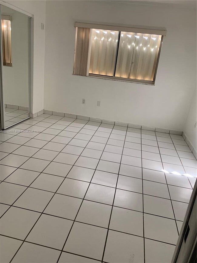 Building Photo - 2775 W 61st St