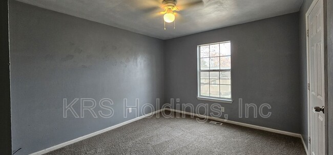 Building Photo - 1230 E Balview Ave