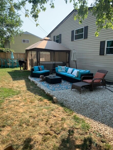 Patio - 3327 Essex Rd