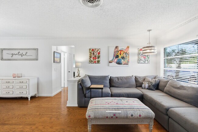 Building Photo - 2039 Pine Ridge Dr