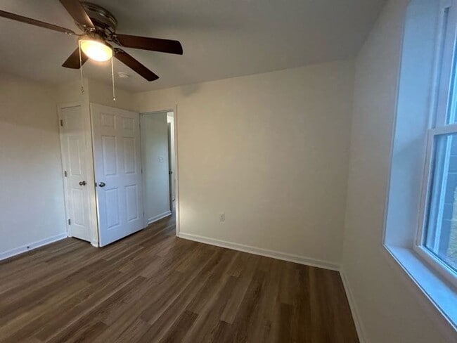 Building Photo - 1914 W Oakland-FULLY RENOVATED- 3 BEDROOM, 1 BATHROOM