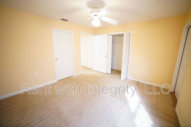 Building Photo - 2738 W Tharpe St
