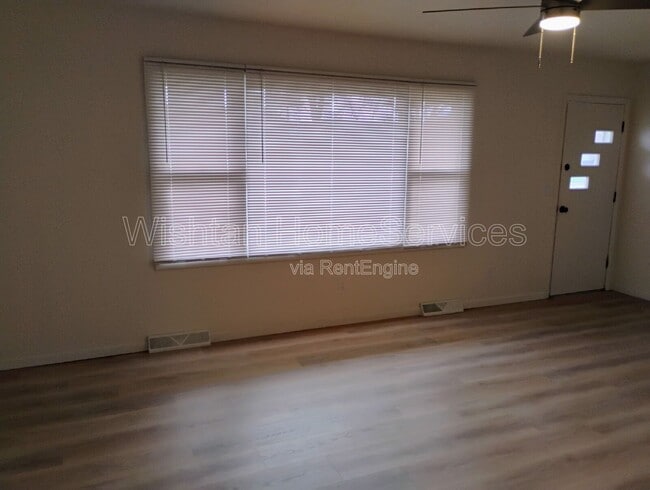 Building Photo - 22 N 17th Ave