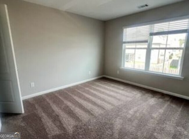 Building Photo - 135 Sams Dr