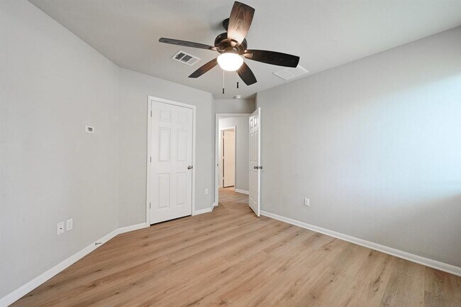 Building Photo - 411 Langely