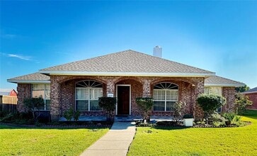 Building Photo - 3818 Blossom Dr