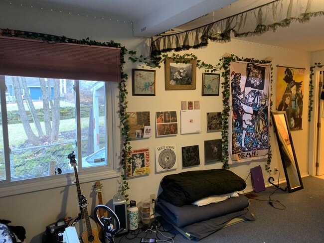 Building Photo - 3 bd/1.5 bath Charming Home just 4 blocks from IU Jacob's School of Music - Available August 2027!