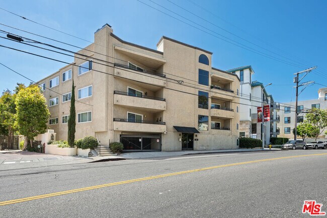 Building Photo - 451 S Barrington Ave