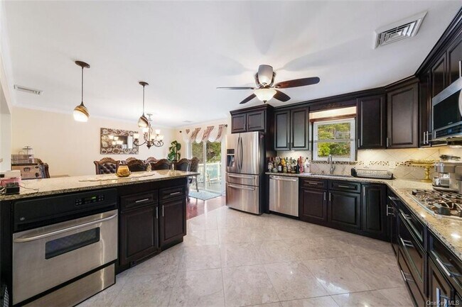 Building Photo - 7 Ohio Dr