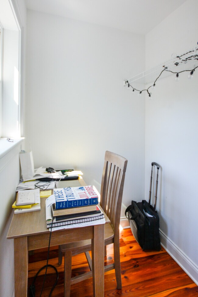 Building Photo - Fully Furnished Home in Downtown Charleston