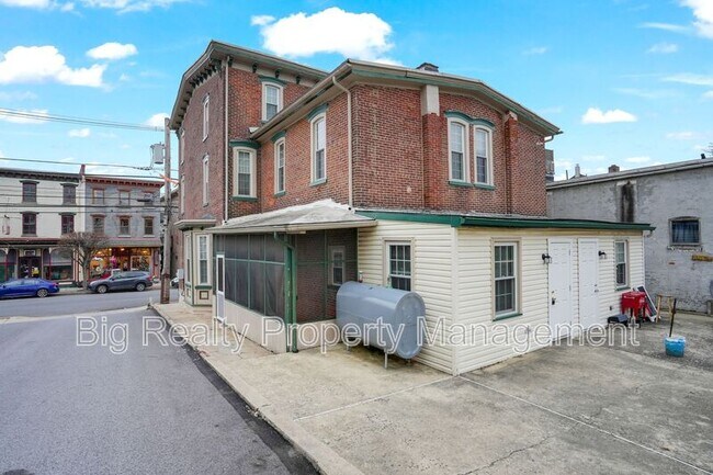 Building Photo - 72 N Main St